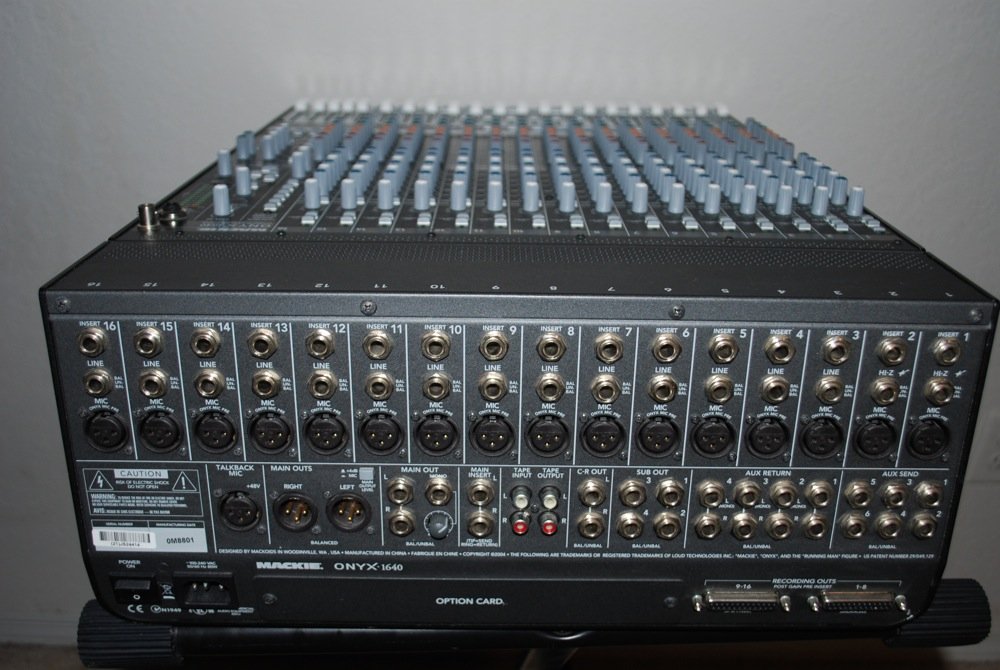 Mackie Onyx 1640 16-Ch./4-Bus Premium Small-Format Mixer
